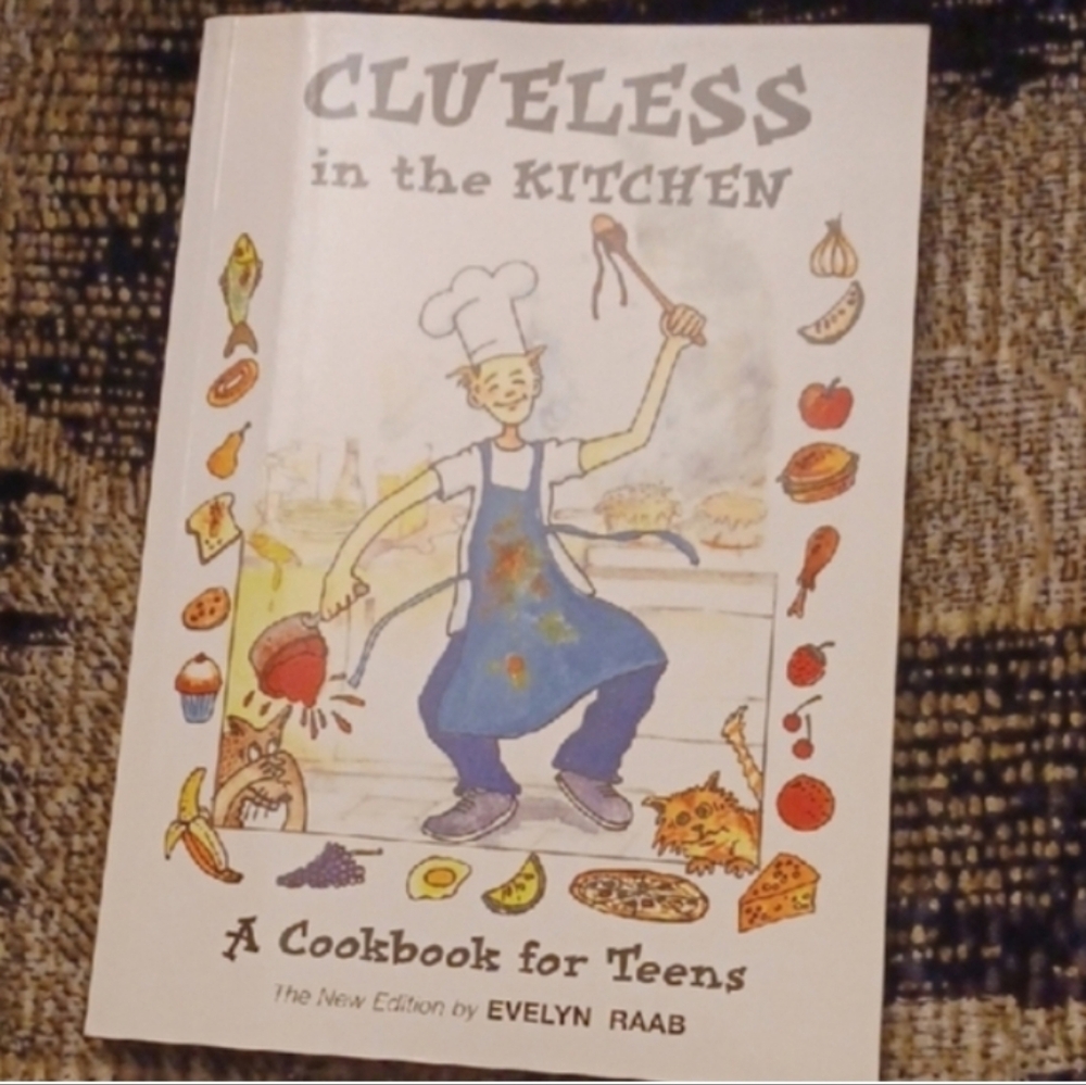 4/$40 New Clueless in the Kitchen Cookbook - Evelyn Raab (Paperback)
